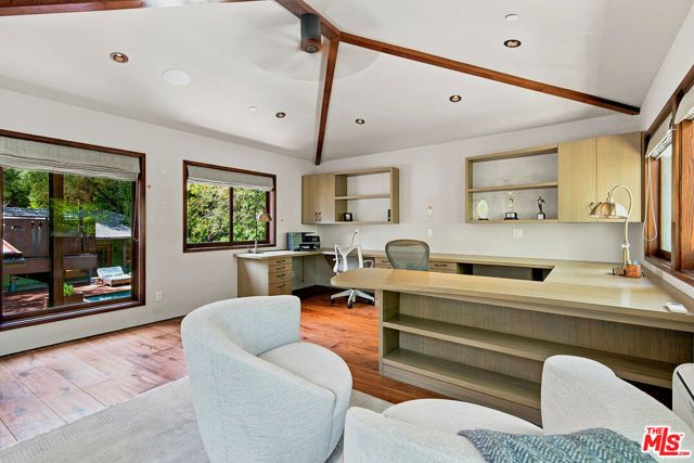 3851 Kingswood Road, Sherman Oaks, CA 91403