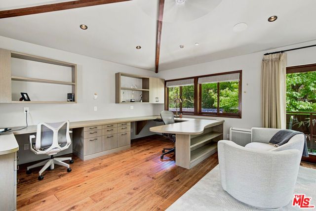 3851 Kingswood Road, Sherman Oaks, CA 91403