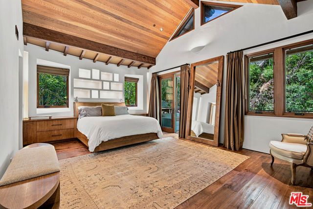 3851 Kingswood Road, Sherman Oaks, CA 91403
