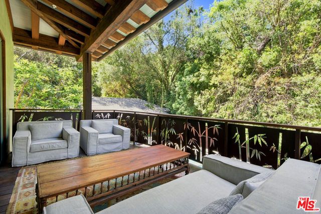 3851 Kingswood Road, Sherman Oaks, CA 91403