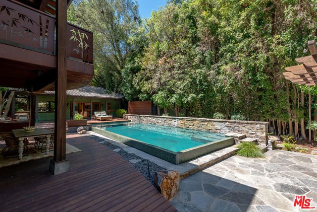 3851 Kingswood Road, Sherman Oaks, CA 91403