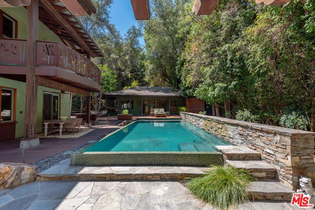 3851 Kingswood Road, Sherman Oaks, CA 91403