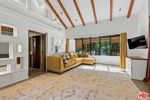 3851 Kingswood Road, Sherman Oaks, CA 91403