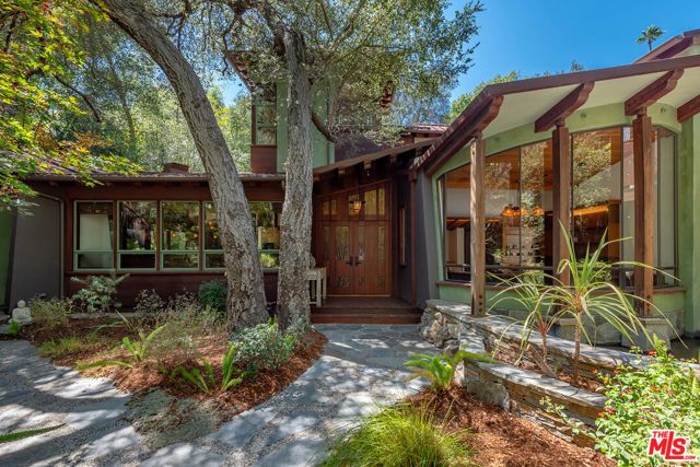 3851 Kingswood Road, Sherman Oaks, CA 91403