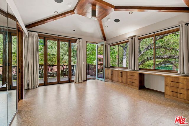 3851 Kingswood Road, Sherman Oaks, CA 91403