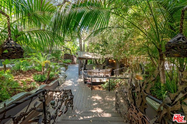 3851 Kingswood Road, Sherman Oaks, CA 91403