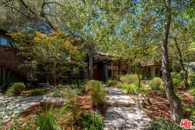 3851 Kingswood Road, Sherman Oaks, CA 91403