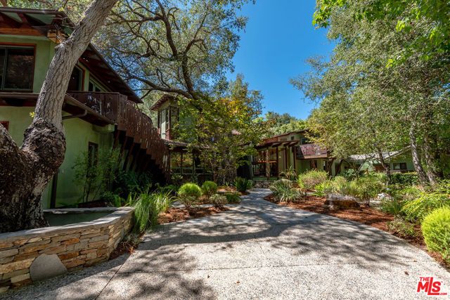 3851 Kingswood Road, Sherman Oaks, CA 91403