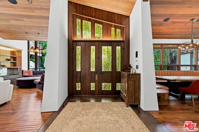 3851 Kingswood Road, Sherman Oaks, CA 91403