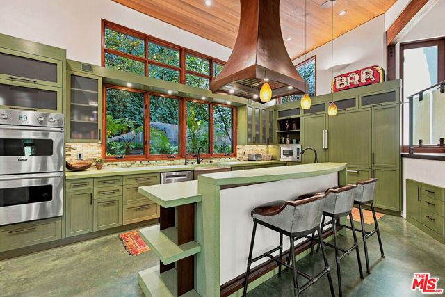 3851 Kingswood Road, Sherman Oaks, CA 91403