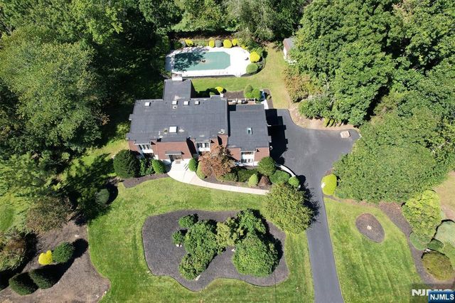 690 Orchard Lane, Franklin Lakes, NJ 07417