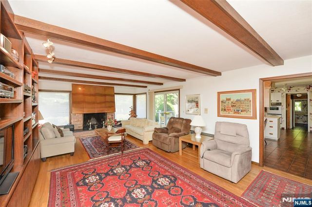 690 Orchard Lane, Franklin Lakes, NJ 07417