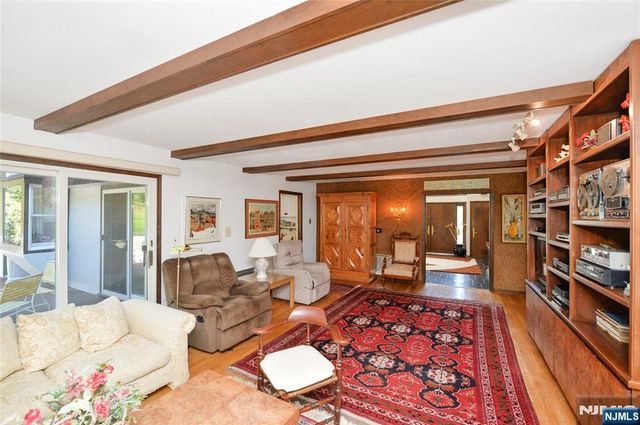 690 Orchard Lane, Franklin Lakes, NJ 07417