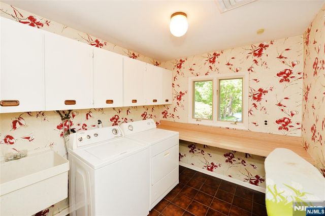 690 Orchard Lane, Franklin Lakes, NJ 07417