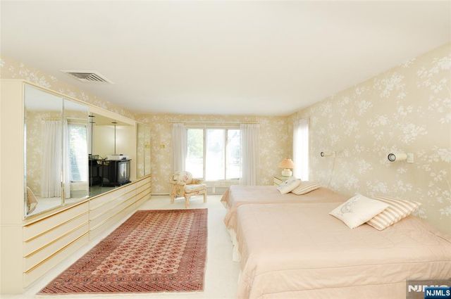 690 Orchard Lane, Franklin Lakes, NJ 07417