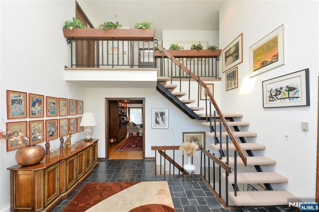 690 Orchard Lane, Franklin Lakes, NJ 07417