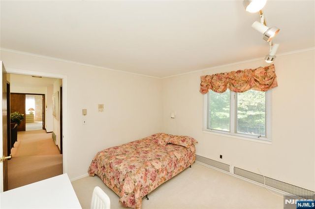 690 Orchard Lane, Franklin Lakes, NJ 07417
