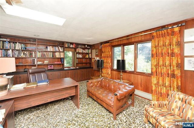 690 Orchard Lane, Franklin Lakes, NJ 07417
