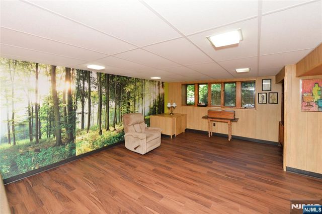 690 Orchard Lane, Franklin Lakes, NJ 07417