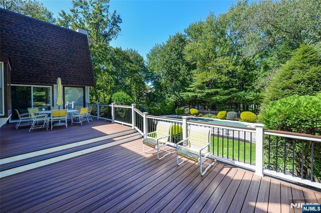 690 Orchard Lane, Franklin Lakes, NJ 07417
