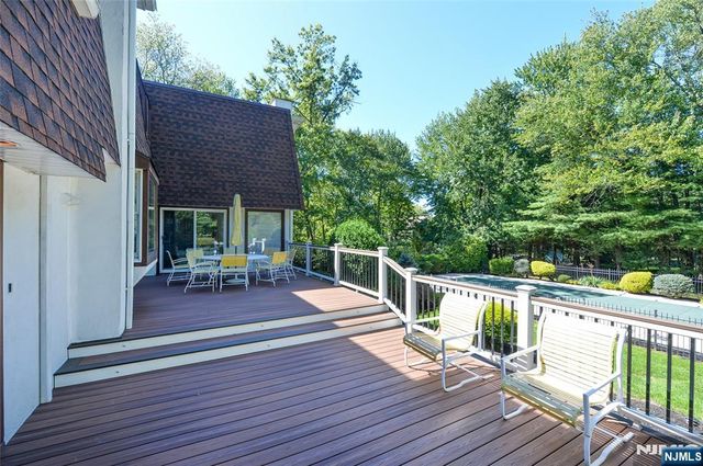 690 Orchard Lane, Franklin Lakes, NJ 07417