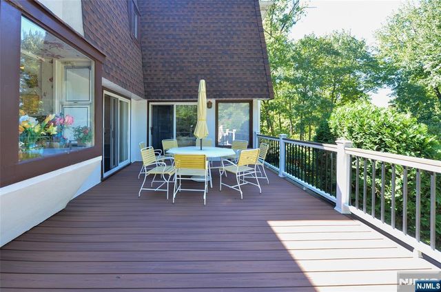 690 Orchard Lane, Franklin Lakes, NJ 07417