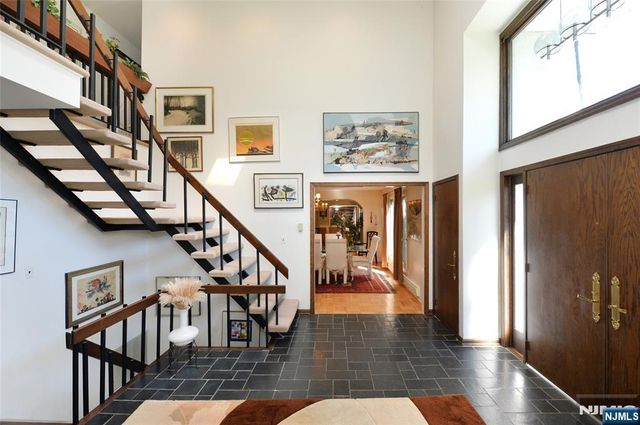690 Orchard Lane, Franklin Lakes, NJ 07417