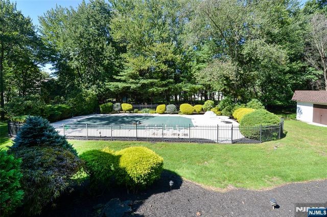 690 Orchard Lane, Franklin Lakes, NJ 07417