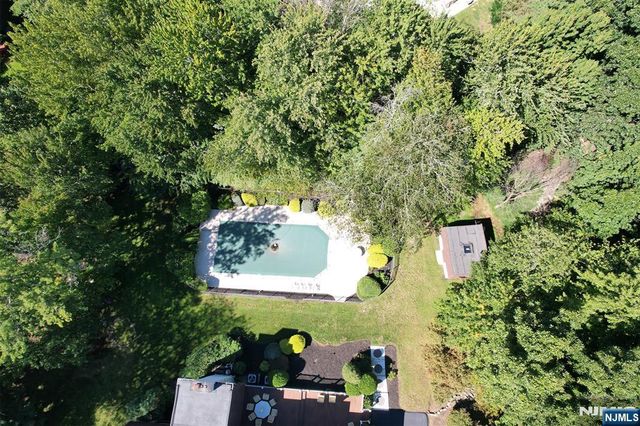 690 Orchard Lane, Franklin Lakes, NJ 07417