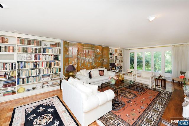 690 Orchard Lane, Franklin Lakes, NJ 07417