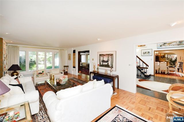 690 Orchard Lane, Franklin Lakes, NJ 07417