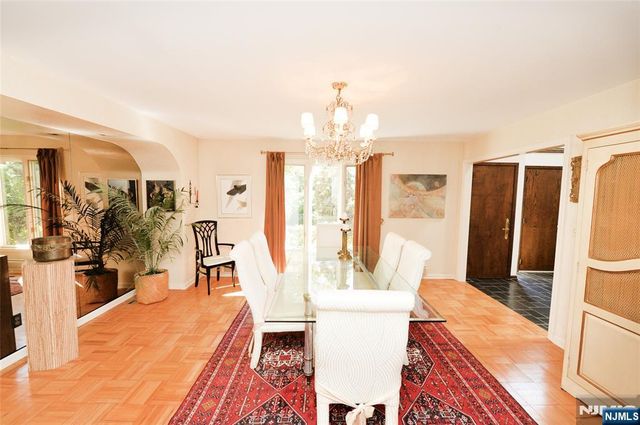 690 Orchard Lane, Franklin Lakes, NJ 07417