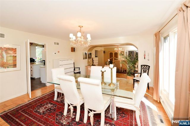 690 Orchard Lane, Franklin Lakes, NJ 07417