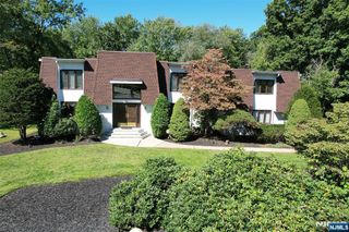690 Orchard Lane, Franklin Lakes, NJ 07417