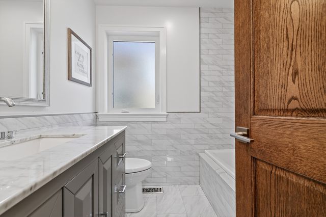 5321 S Nordica Avenue, Chicago, IL 60638