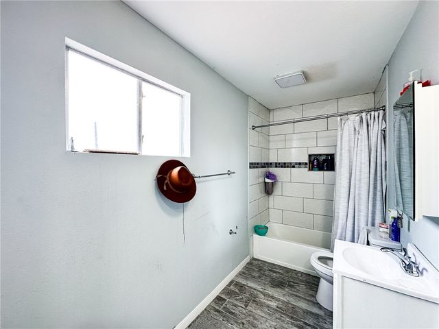 1213 Main Dr, Corpus Christi, TX 78409