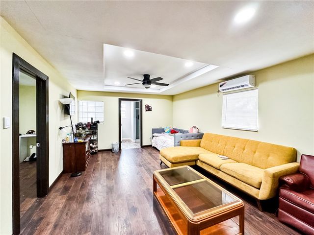 1213 Main Dr, Corpus Christi, TX 78409