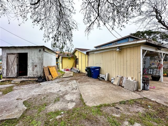 1213 Main Dr, Corpus Christi, TX 78409