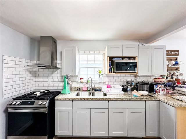 1213 Main Dr, Corpus Christi, TX 78409