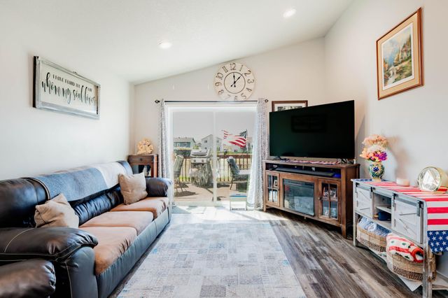 725 Prairie Avenue, Horace, ND 58047