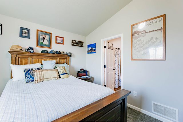 725 Prairie Avenue, Horace, ND 58047