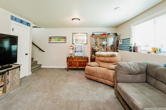 725 Prairie Avenue, Horace, ND 58047