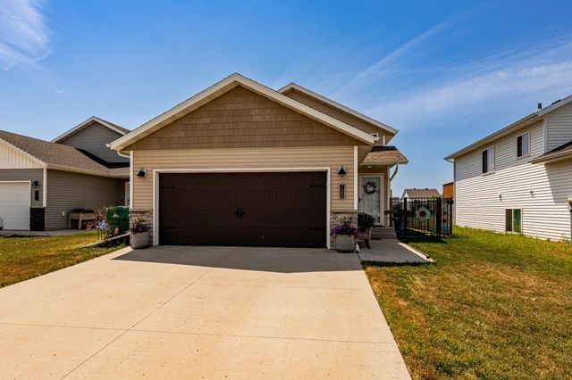 725 Prairie Avenue, Horace, ND 58047