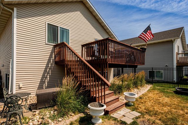 725 Prairie Avenue, Horace, ND 58047