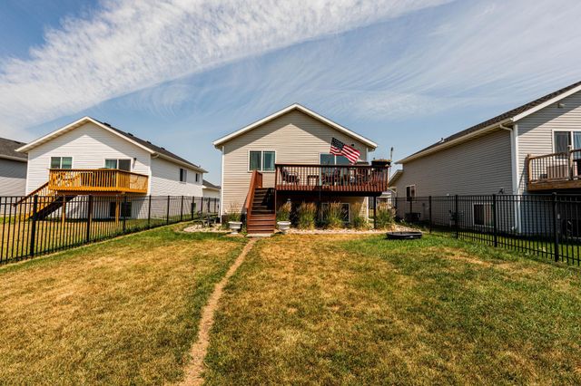 725 Prairie Avenue, Horace, ND 58047