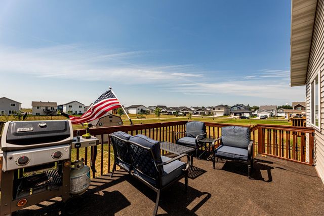 725 Prairie Avenue, Horace, ND 58047