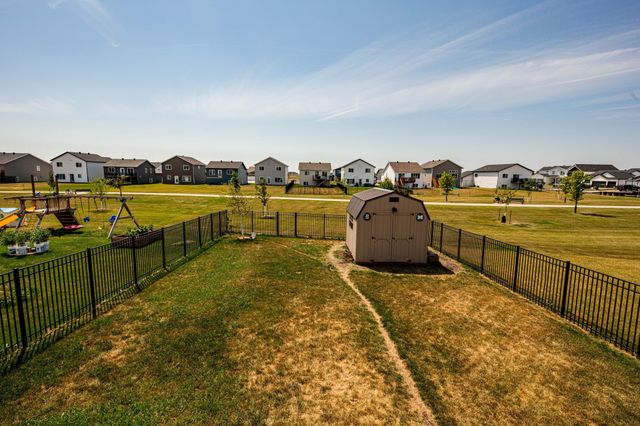 725 Prairie Avenue, Horace, ND 58047