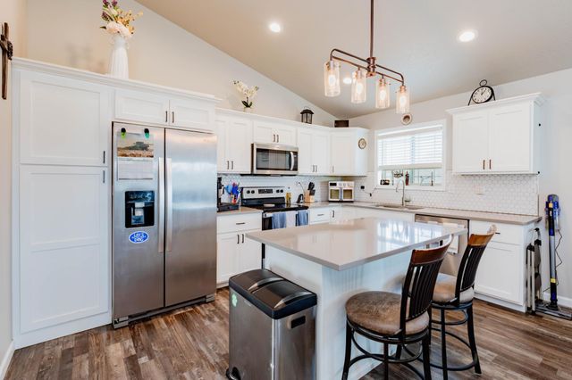 725 Prairie Avenue, Horace, ND 58047