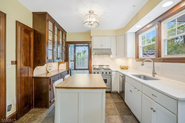 270 Altamont Pl, Somerville Boro, NJ 08876