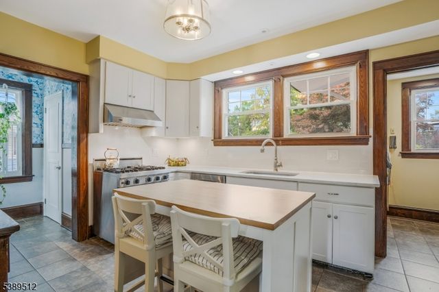 270 Altamont Pl, Somerville Boro, NJ 08876